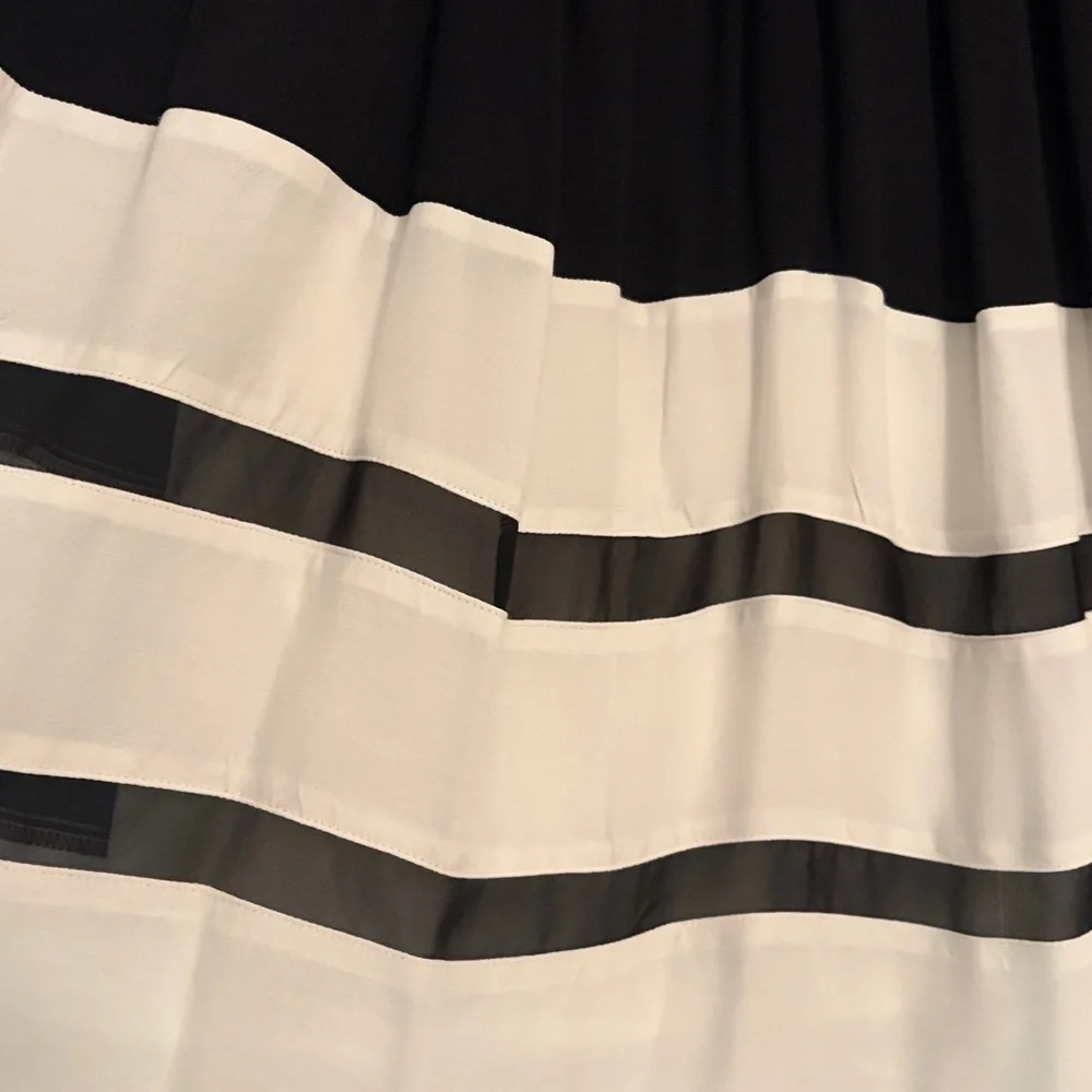Nicole by Nicole Miller Black and White Striped Circle Skirt,‎ size 16